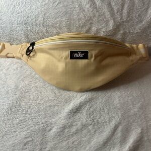 Nike heritage retro hip pack